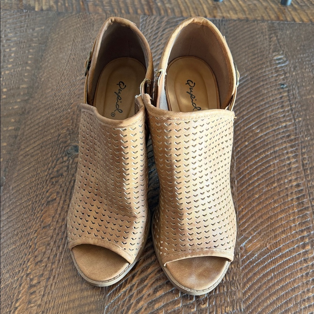 Qupid Women's Brown Peep-Toe Mules